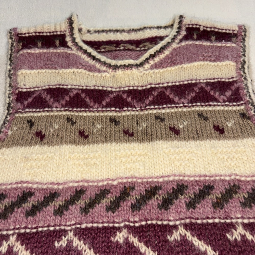 Women's Multicolor Knit Sweater Vest - Picture 5 of 6